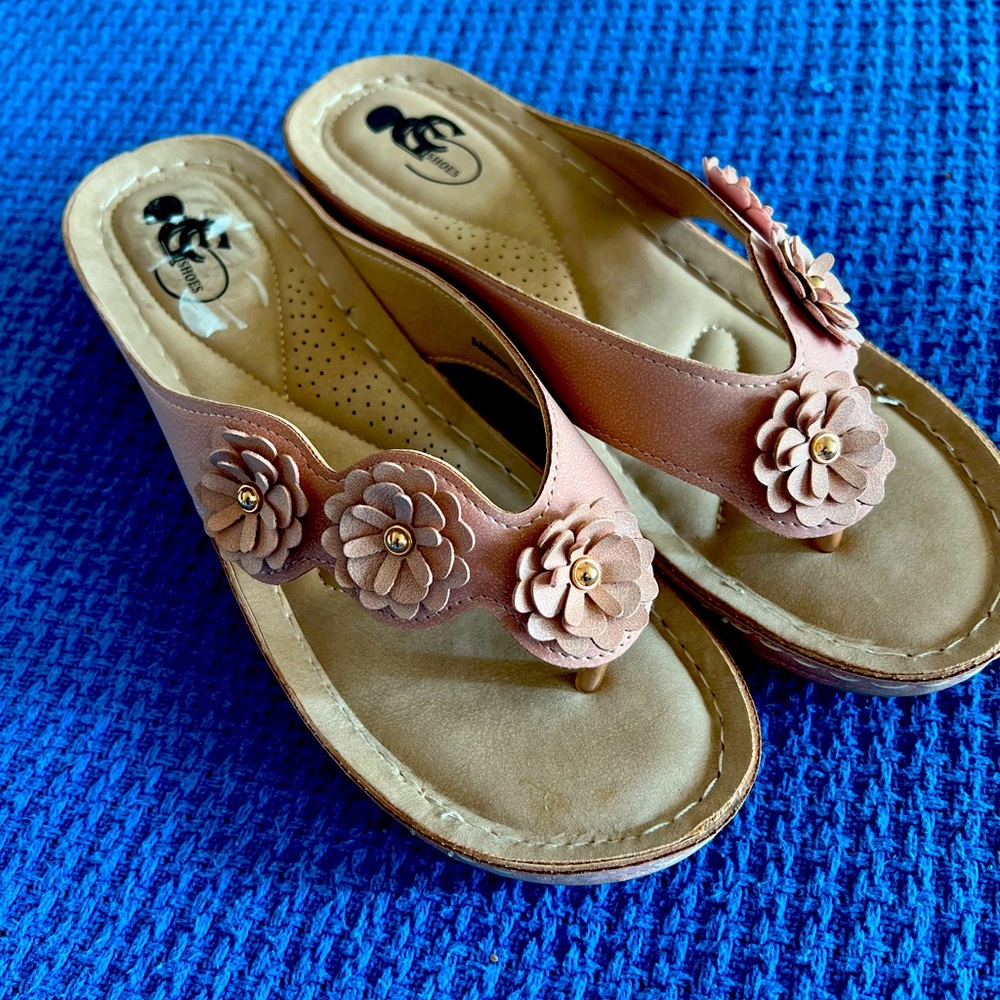 flip flops wedge heeled tan 10 wide